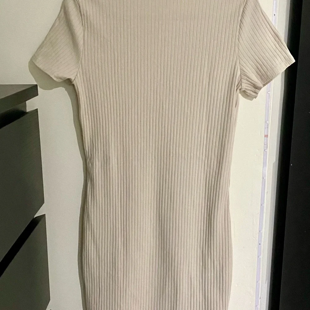 H&M Beige Ribbed Dress - Picture 3 of 3